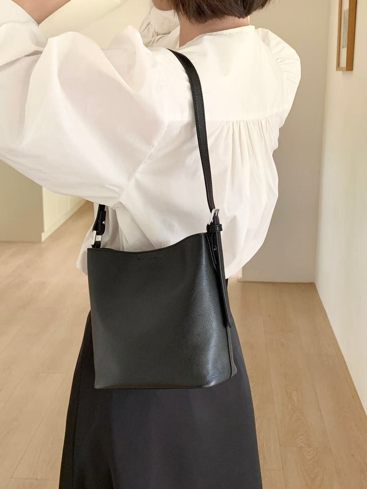 숄더백 천연소가죽 미니 버킷백 미니멀 어반 스타일 데일리 가방 - 상세 이미지 2