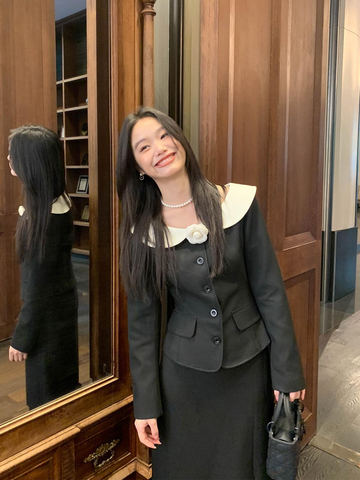 투피스세트 배색 둥근 카라 플라워 코사지 정장 자켓 롱 스커트 코디세트 - 상세 이미지 3