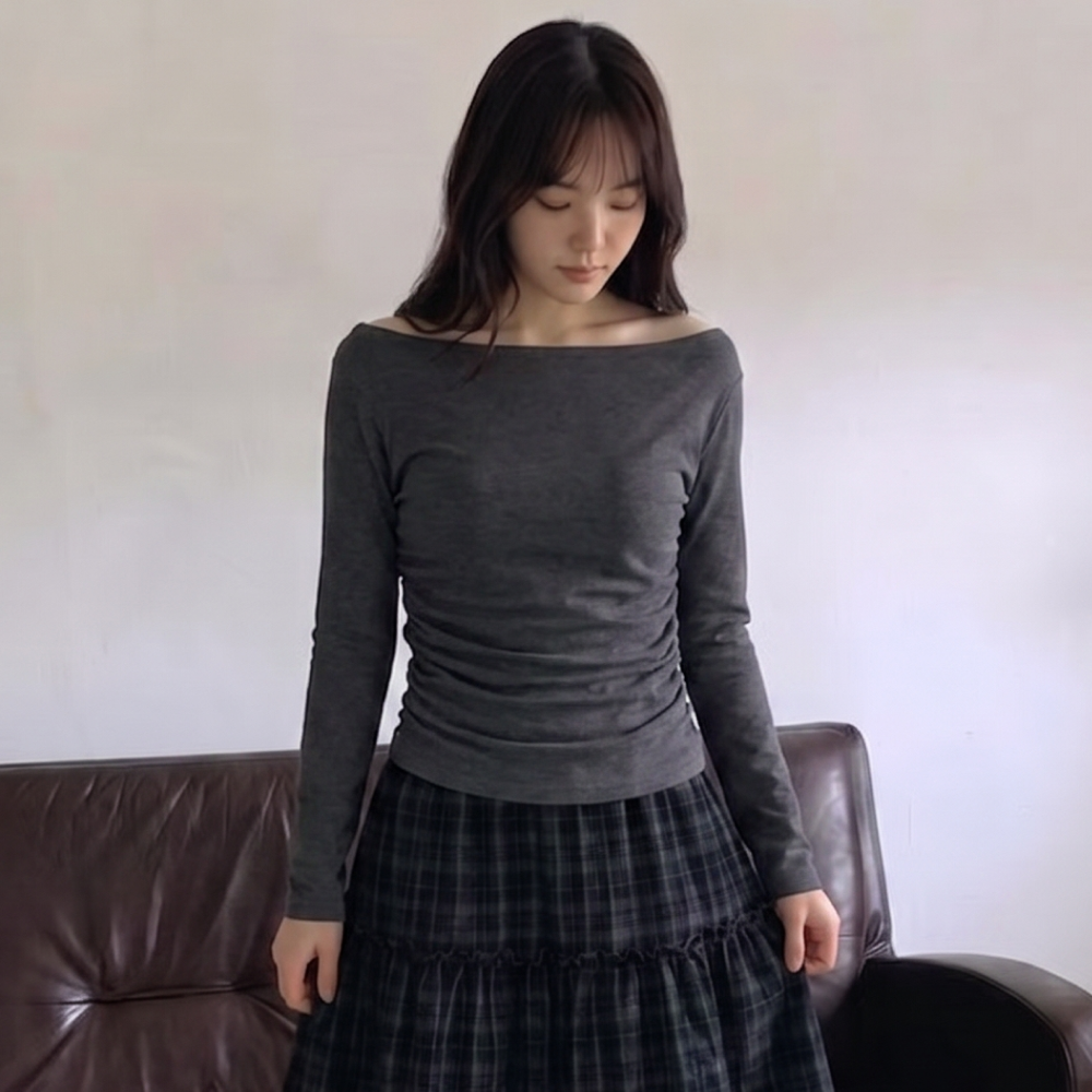 [N배송] 로엠 언발 오프숄더 티셔츠 RMLWG24RTA - 상품 이미지