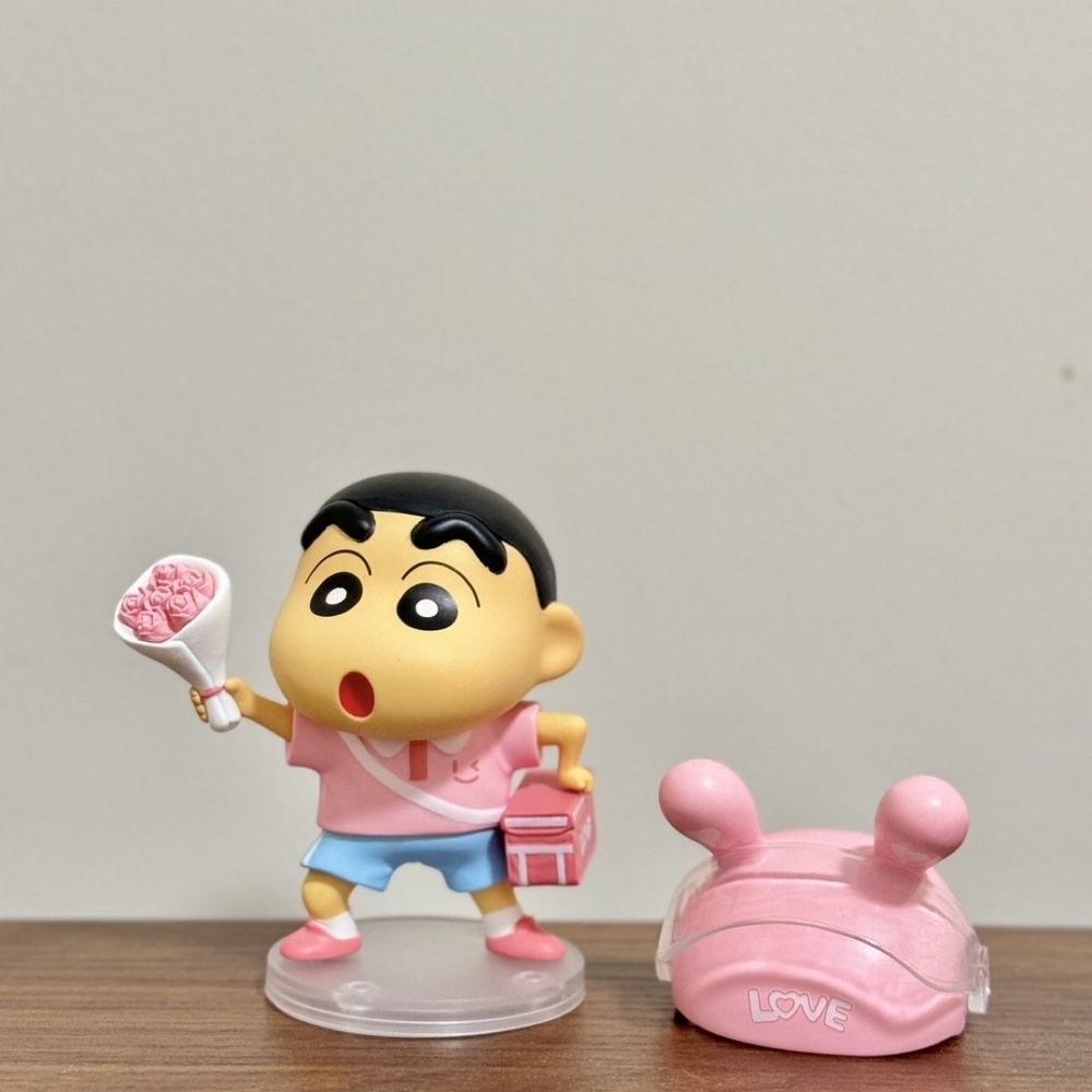 신짱 토끼 코스튬 소년 피규어 꽃다발 기념일 선물 데스크테리어 아트토이 캐릭터 장식 신짱 배달부 핑크 - 상세 이미지 2