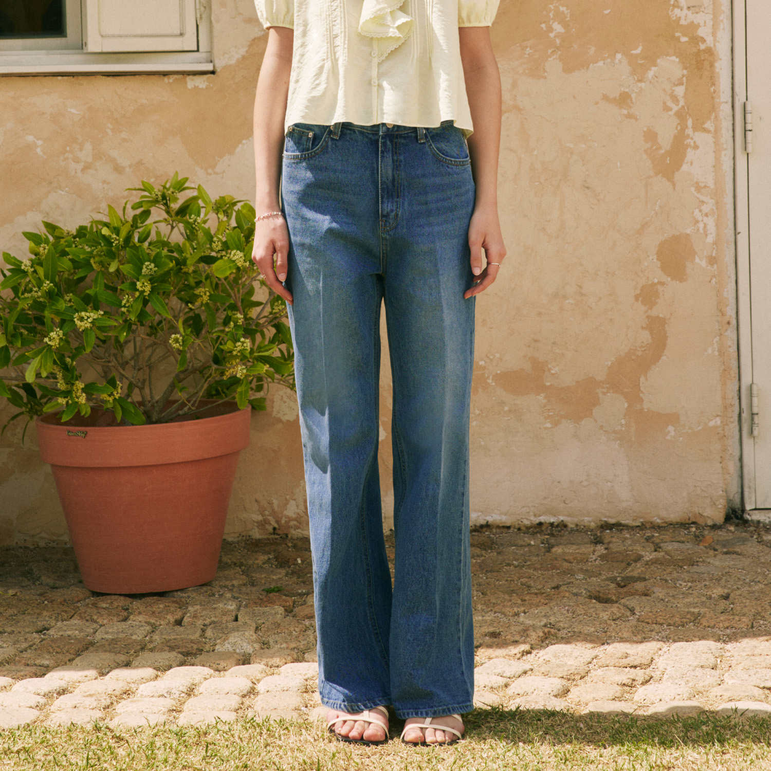 [제로스트릿] 워싱 세미 부츠컷 데님 팬츠 WASHED SEMI-BOOTCUT DENIM PANTS / INDIGO - 상품 이미지