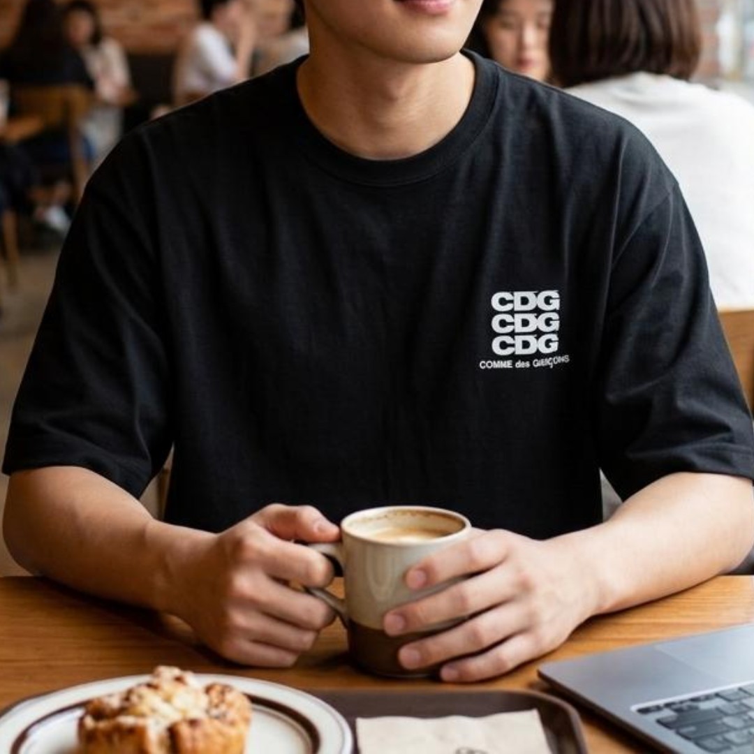 꼼데가르송 CDG 로고 오버핏 반팔 티셔츠 남성 블랙 SZ-T056 이미지 7