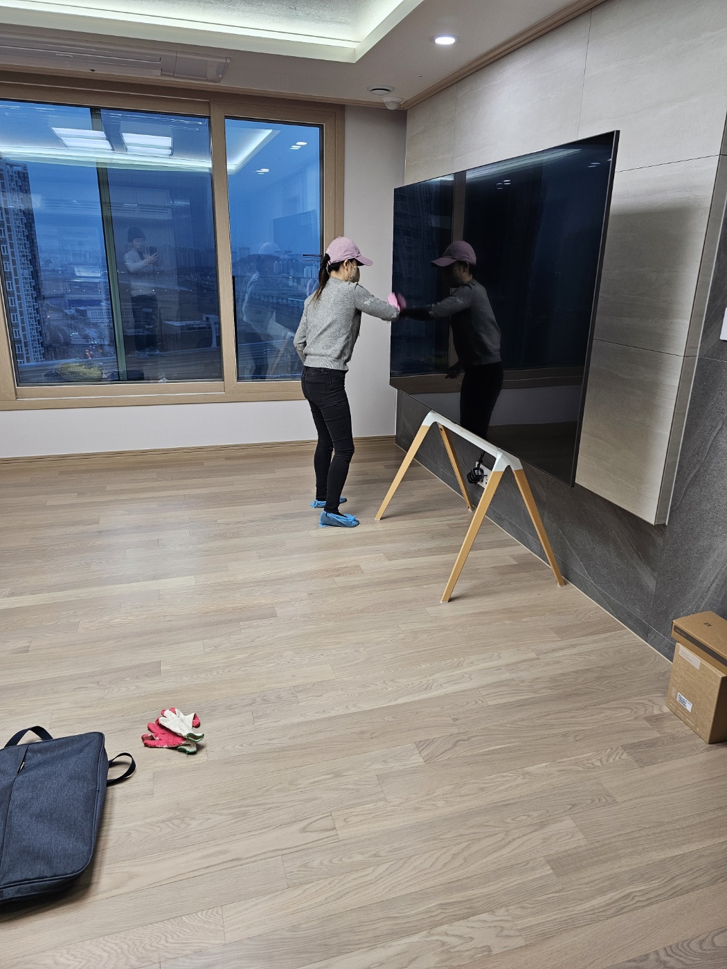 [중고] 대형 TV 스탠드 이젤형 티비거치대 218cm(86인치) 조립설치 포함 - 상세 이미지 3