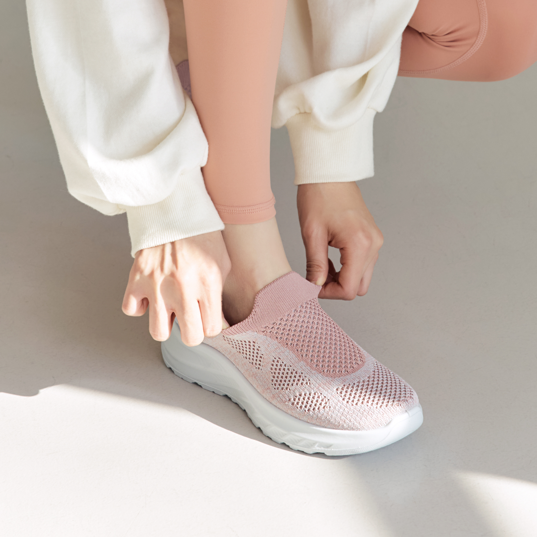 에스유니 발편한 컴포트 핸즈프리 키높이 메쉬 여성 슬립온 운동화 4.5cm 이미지 6