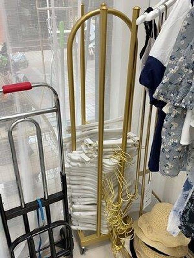 옷걸이 정리대 수직형 매장 보관함 랙 골드 철제 홀더 선반 트롤리 공식 - 상세 이미지 2