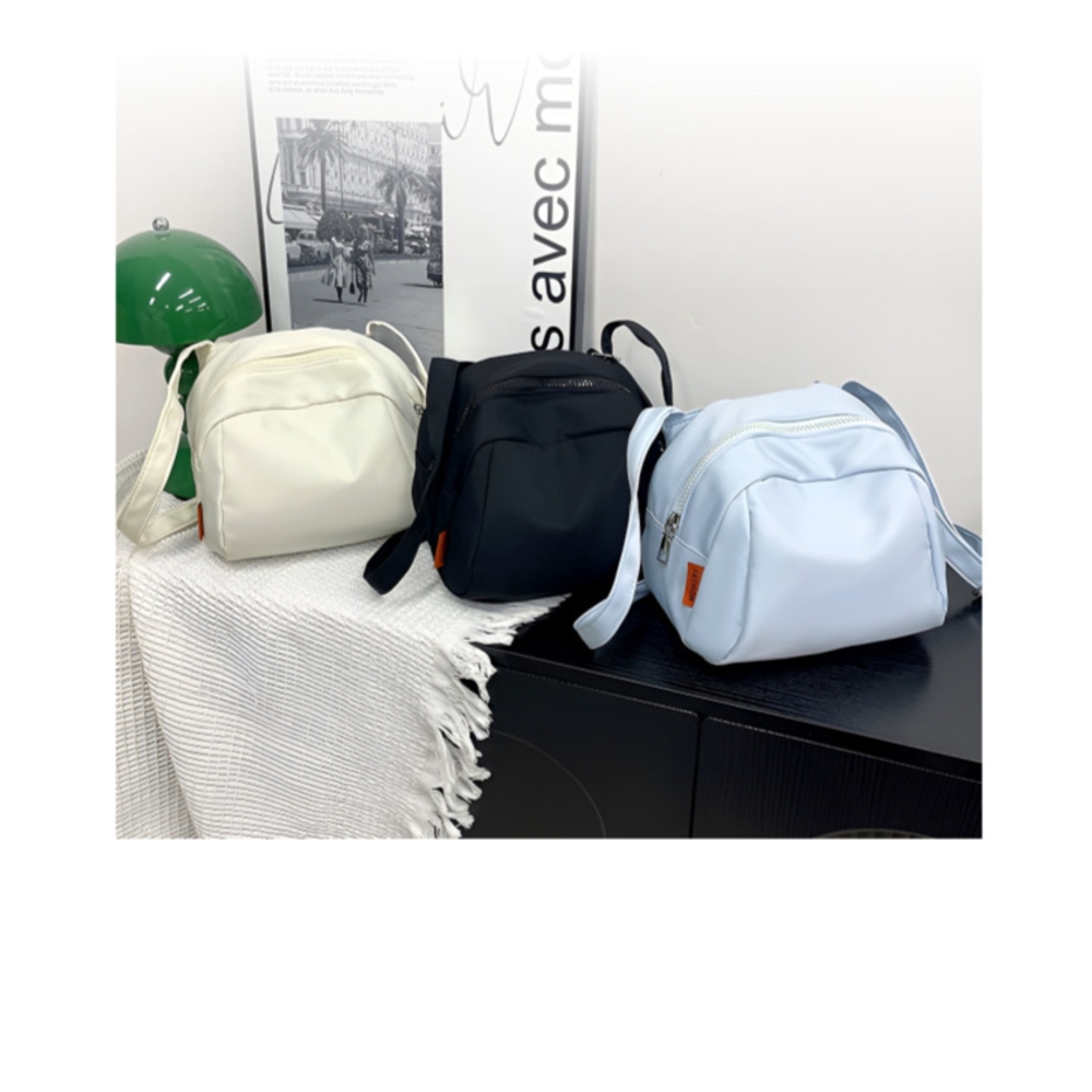J2K 라운드 크로스백 가벼운 데일리 가방 보부상 여행용 숄더백 - 상세 이미지 2