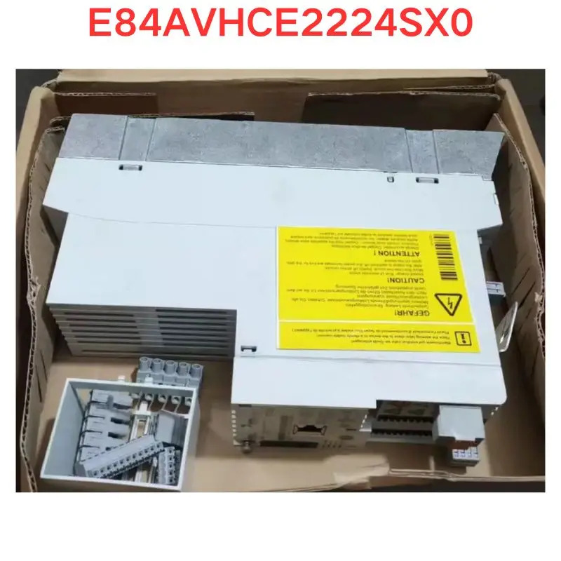 오리지널 E84HCE2224SX0 주파수 변환기
