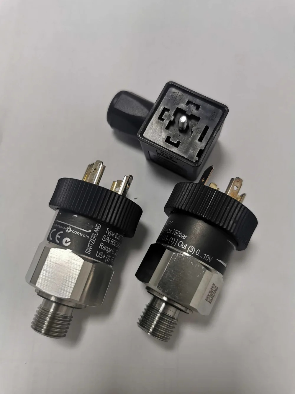 압력센서 압력 트랜스미터 250bar 0-10V 8472.34.5717