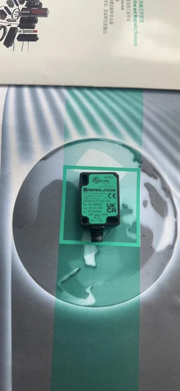 센서 UB250-F77-E2-V31 신