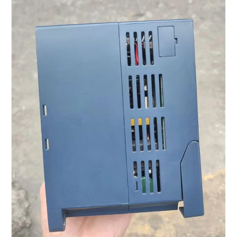 리퍼 주파수 변환기 EDS800-2S0004 0.4kW 220V OK