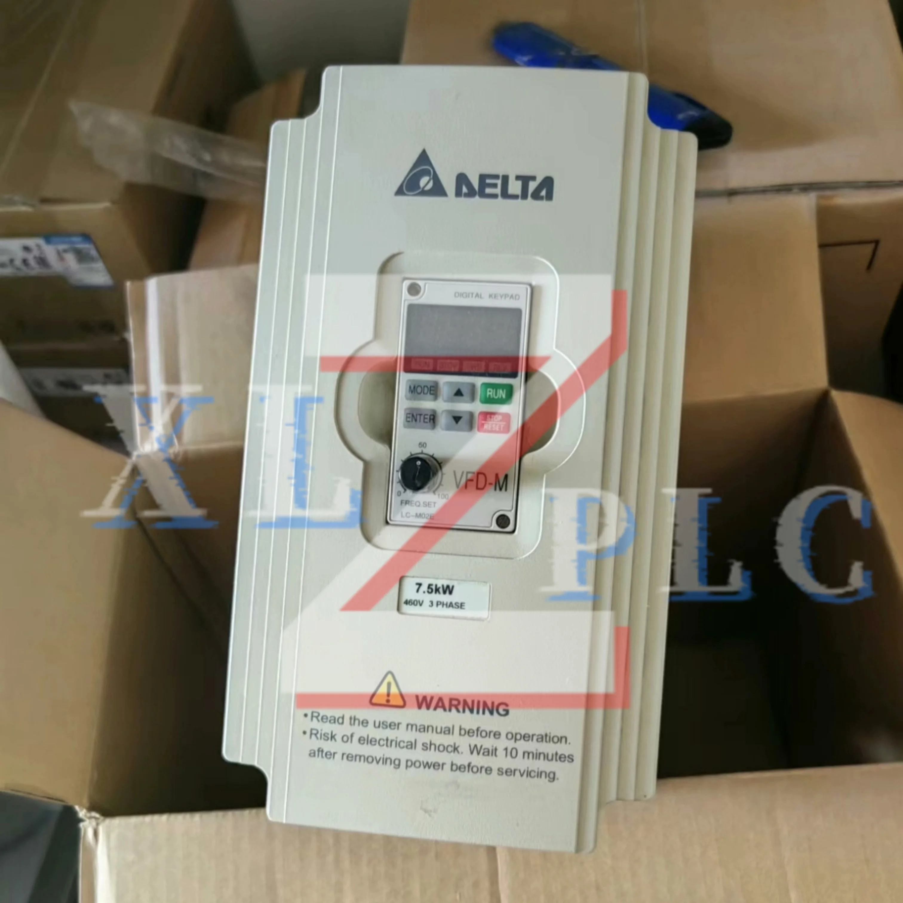 원본 VFD075M43A 인버터