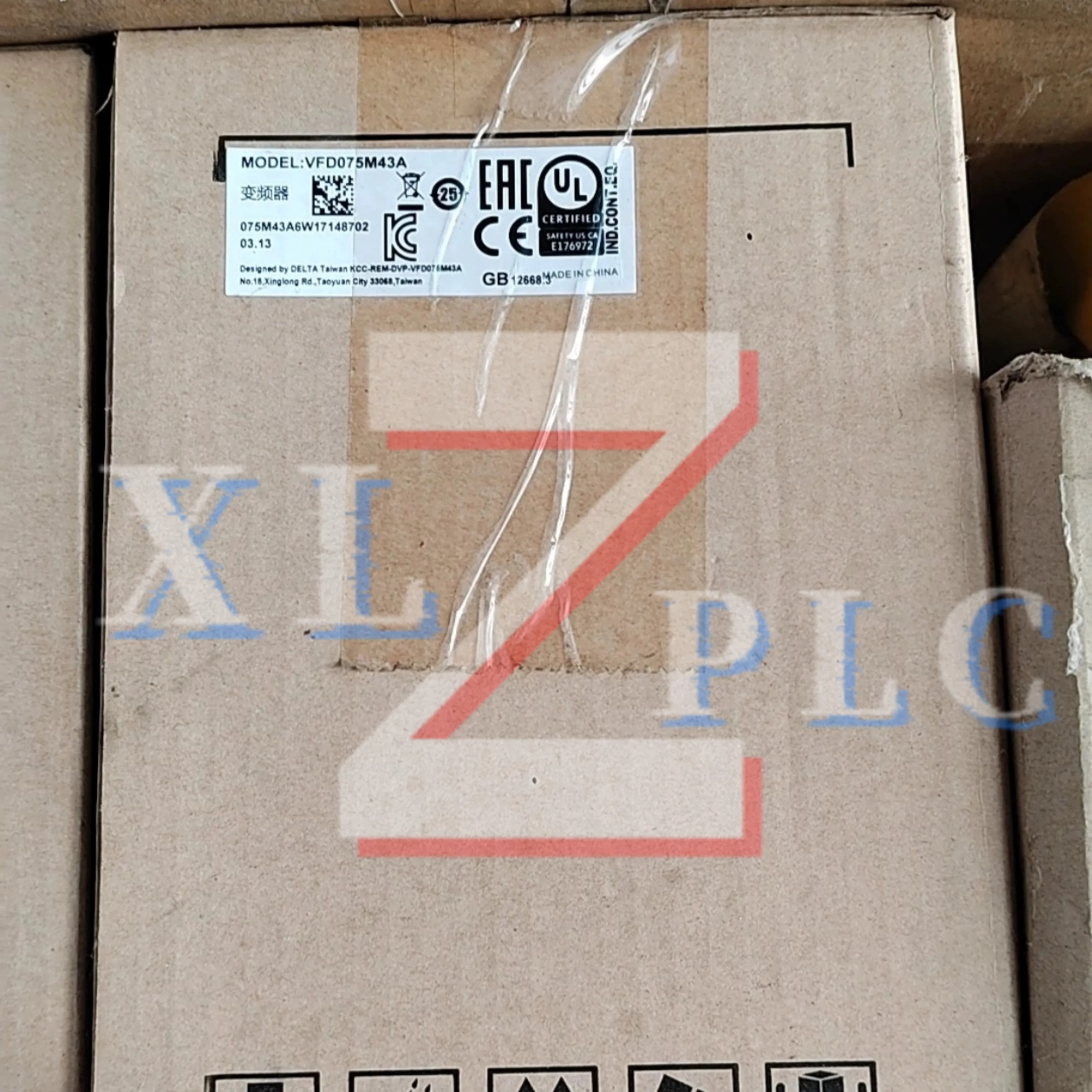 원본 VFD075M43A 인버터