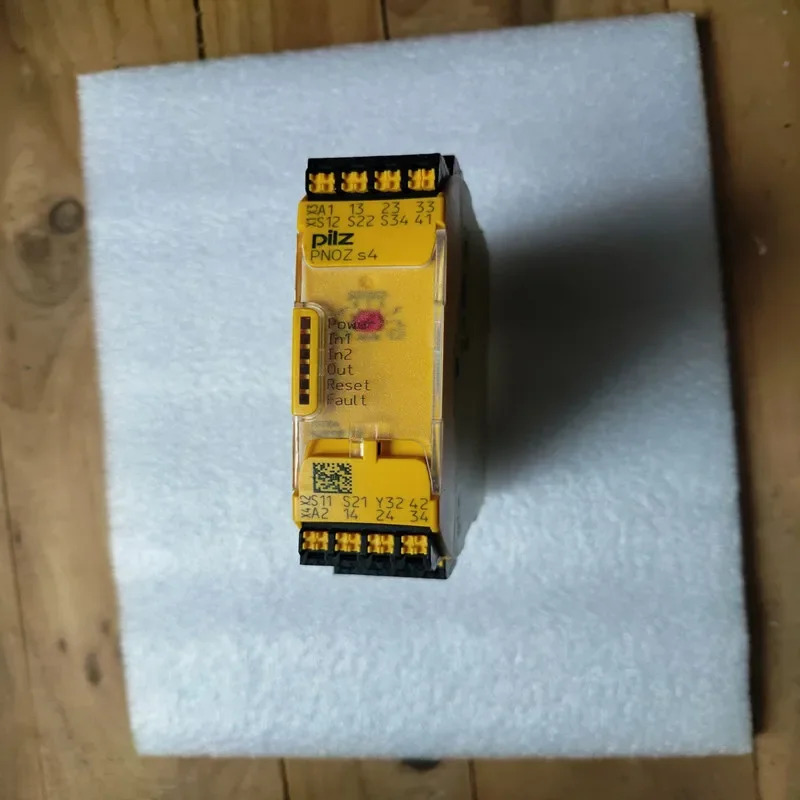 PNOZ S4/S3/S2/S5/S7/ 750104 / 751104 750103 751103 751105