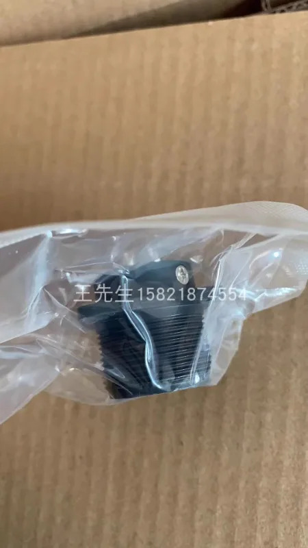포장 일본 DDK 커넥터 소켓 플매트 카펫 러그 CE05-2A18-10PD-D