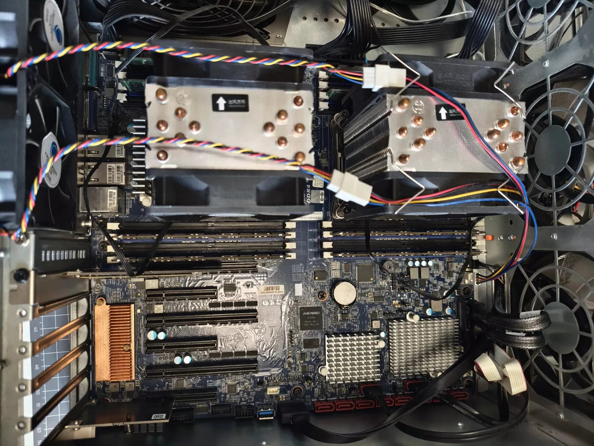 MD70-HB0 Xeon 프로세서 E5-2600 V3 / V4 10GbE BASE-T LAN 포트X540 미니-SAS 마더보드