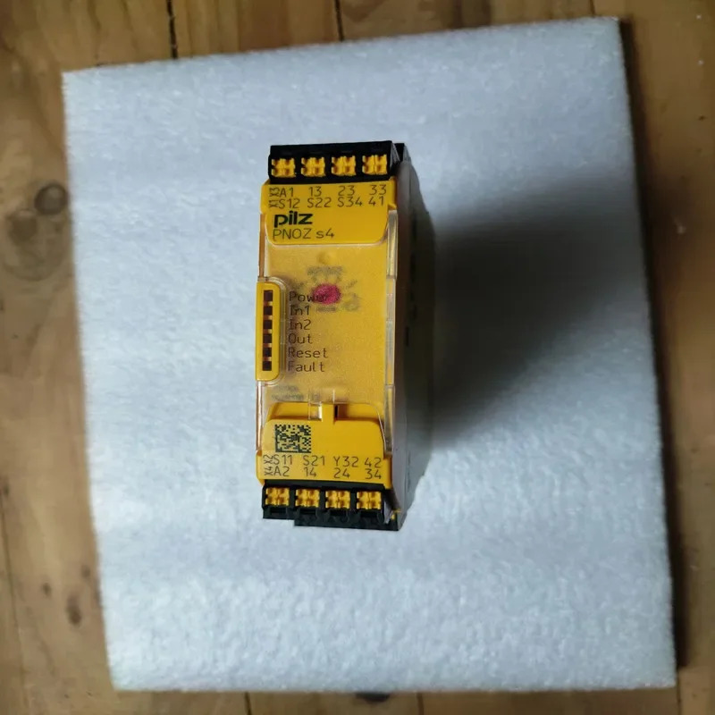 PNOZ S4/S3/S2/S5/S7/ 750104 / 751104 750103 751103 751105