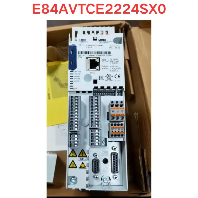 오리지널 E84TCE2224SX0 주파수 변환기 2.2KW