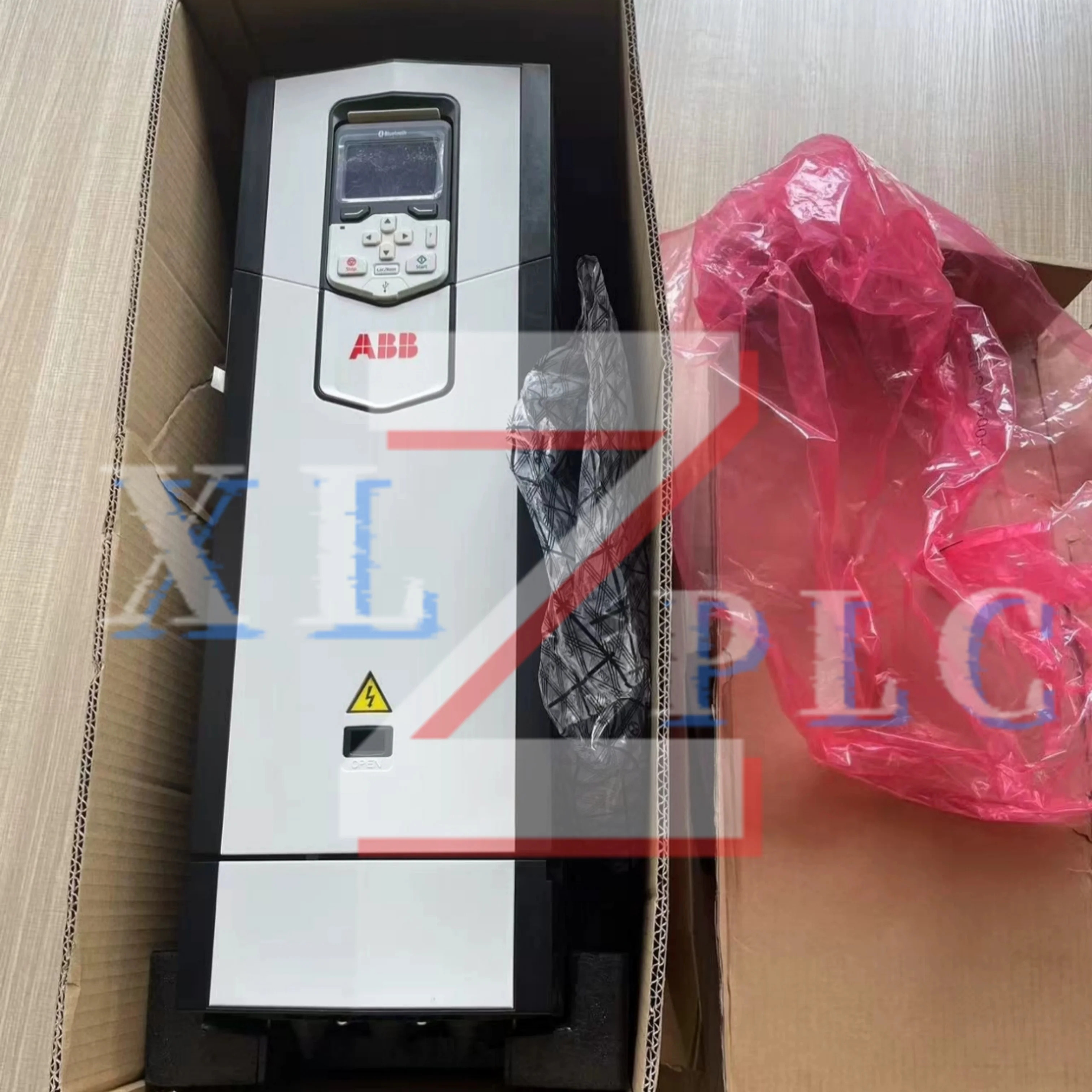 주파수 변환기 ACS880-01-032A-3 ACS880-01-038A-3 내 새