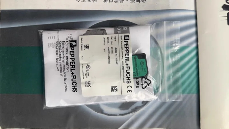 센서 UB250-F77-E2-V31 신