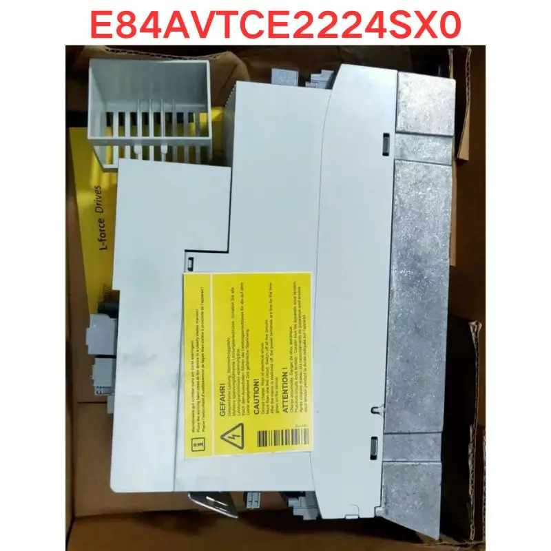 오리지널 E84TCE2224SX0 주파수 변환기 2.2KW