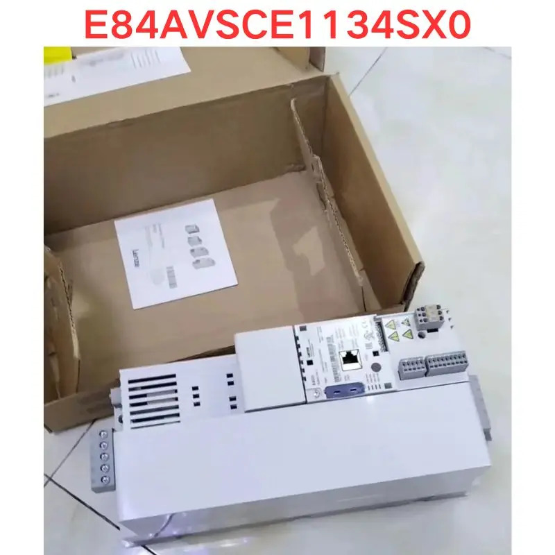 오리지널 E84SCE1134SX0 주파수 변환기 11.0KW