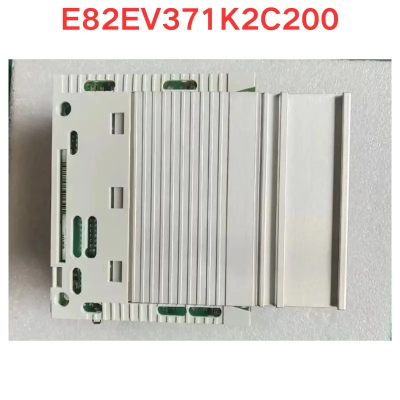 오리지널 E82EV371K2C200 주파수 변환기