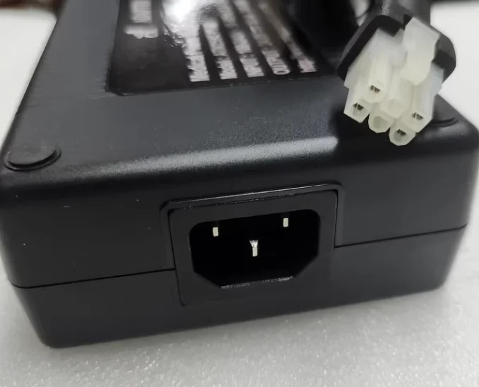 모니터 250T-P240 전원공급장치 24V 10.4A 어댑터 6핀 플매트 카펫 러그 기능적으로 손상되지 않음 리퍼 완료