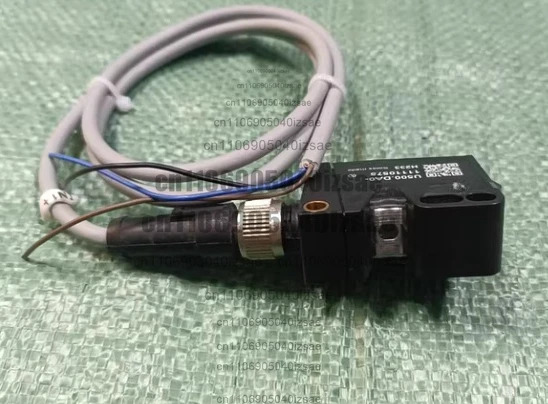 초음파 센서 U500.DA0-11110575 완전히 작동하며 리퍼를 거쳤습니다.