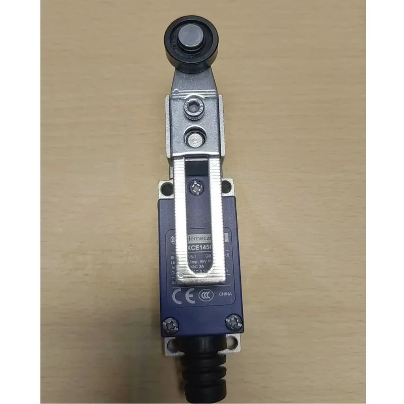 리미트 스위치 XCE145C 3 개