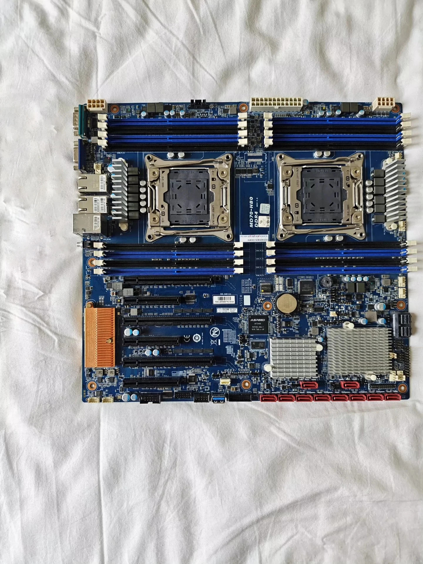 MD70-HB0 Xeon 프로세서 E5-2600 V3 / V4 10GbE BASE-T LAN 포트X540 미니-SAS 마더보드