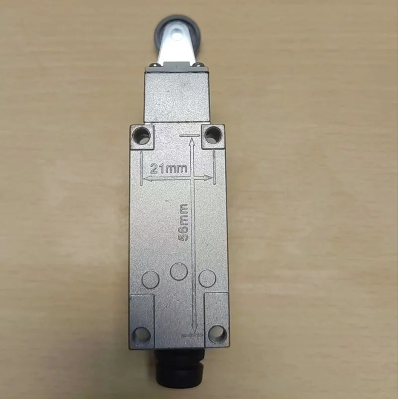 리미트 스위치 XCE145C 3 개