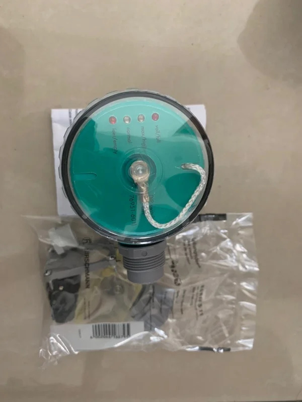 액체 레벨 센서 UC500-D1-3K-V7 신 오리지널