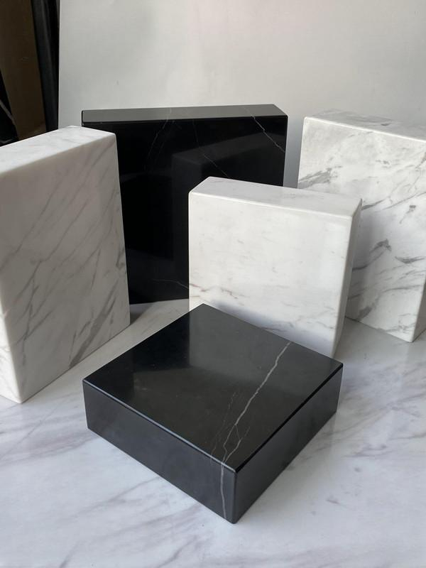 스피커스탠드 스피커받침대 스톤 서브우퍼 스파이크 방진 10x10x5cm 내추럴 블랙 앤 루트 마블 - 상품 이미지