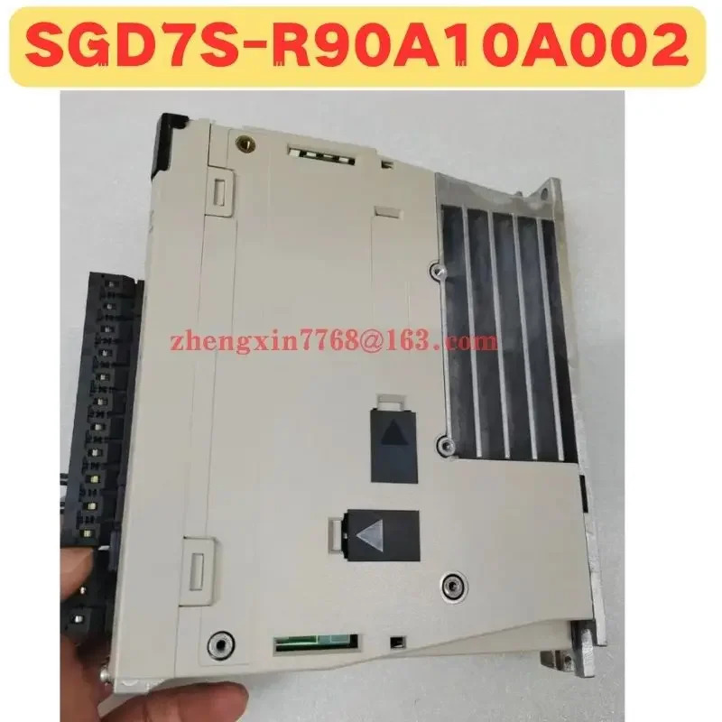 오리지널 SGD7S-R90A10A002 서보 드라이브 SGD7S R90A10A002 신