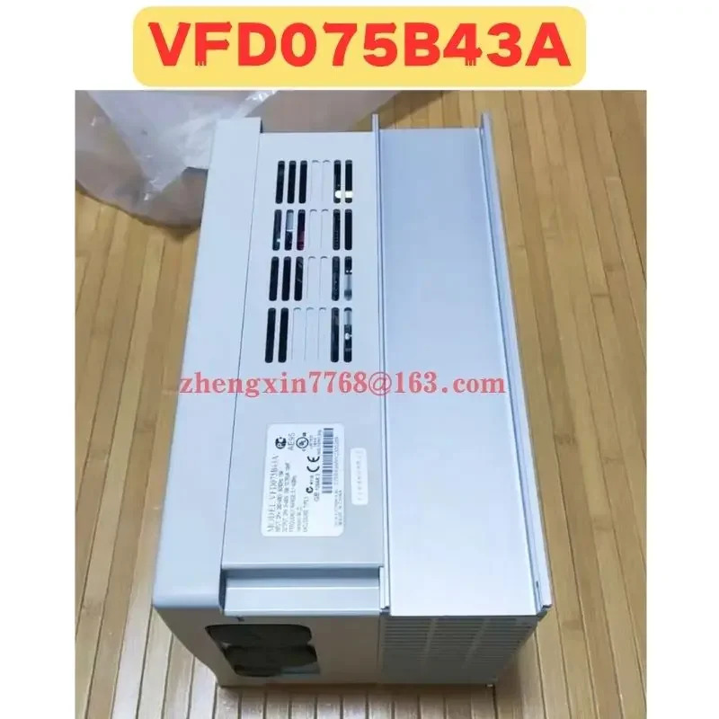 오리지널 주파수 변환기 VFD075B43A 신