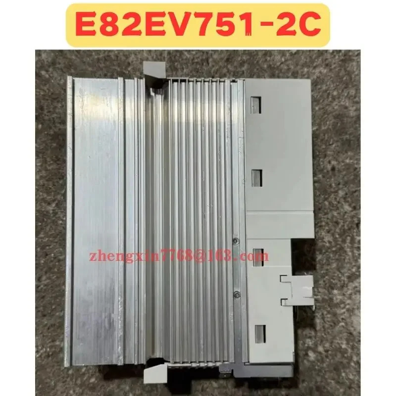 리퍼 주파수 변환기 E82EV751-2C 정상 기능 완료 E82EV751 2C