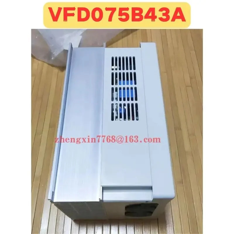 오리지널 주파수 변환기 VFD075B43A 신