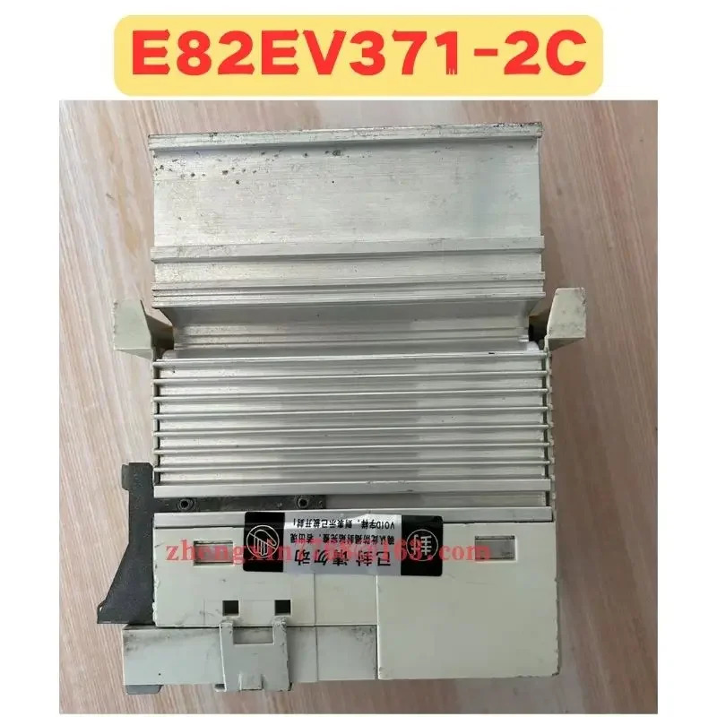 리퍼 주파수 변환기 E82EV371-2C 정상 기능 완료 E82EV371 2C