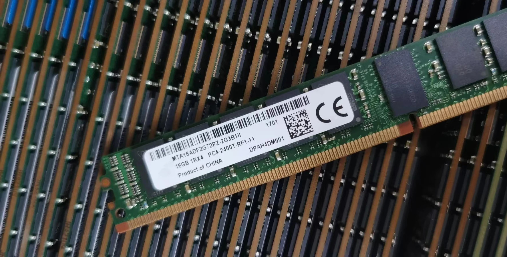 Micron DDR4 MTA18ADF2G72PZ 메모리 16GB PC4-2400T 원피스