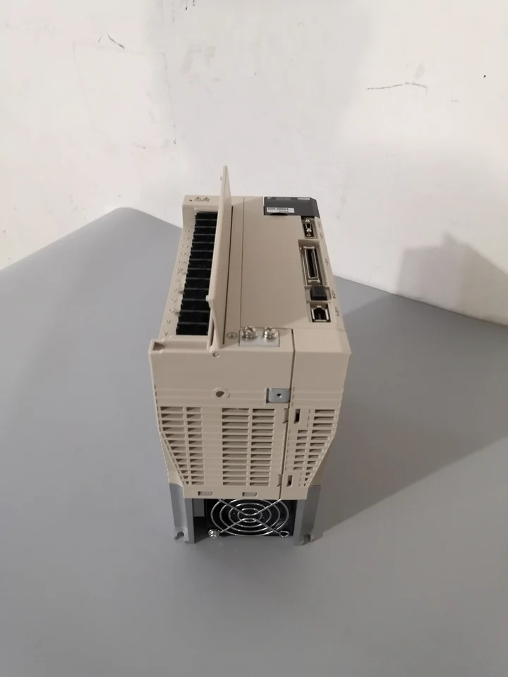 SGDV-200A01A002000 Yaskawa 서보 당일 신