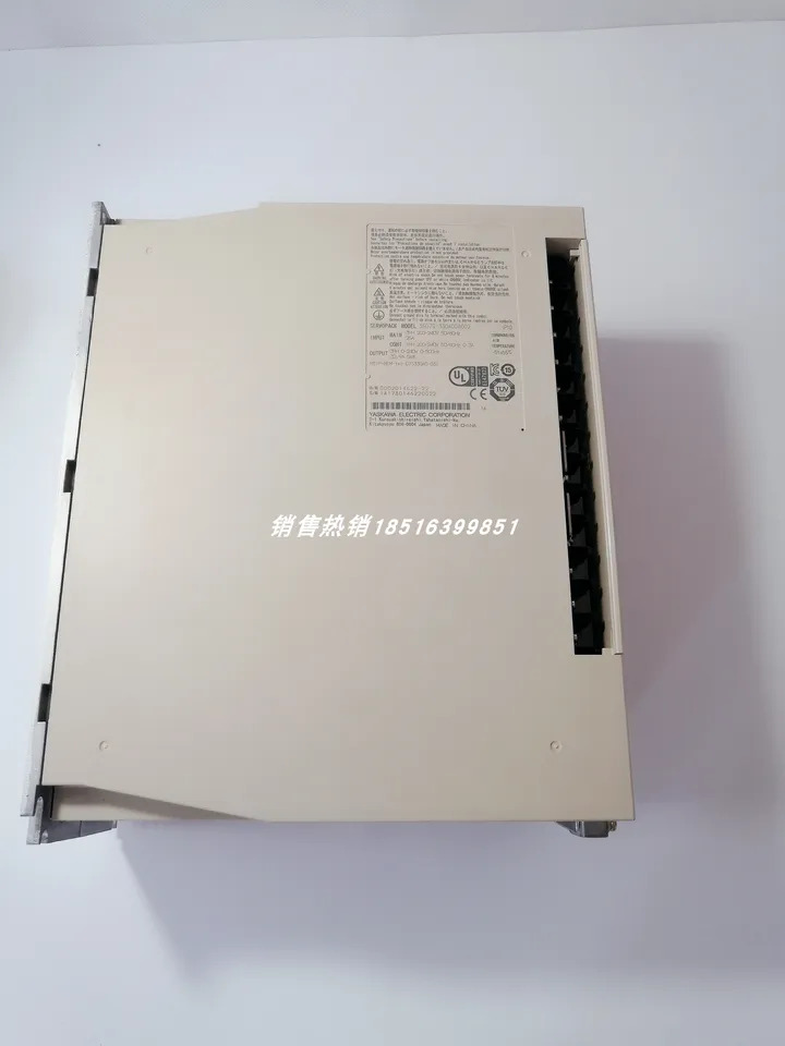Yaskawa 드라이버 SGD7S-330A00A002 또는 SGD7S-330A00A 오리지널 협가능