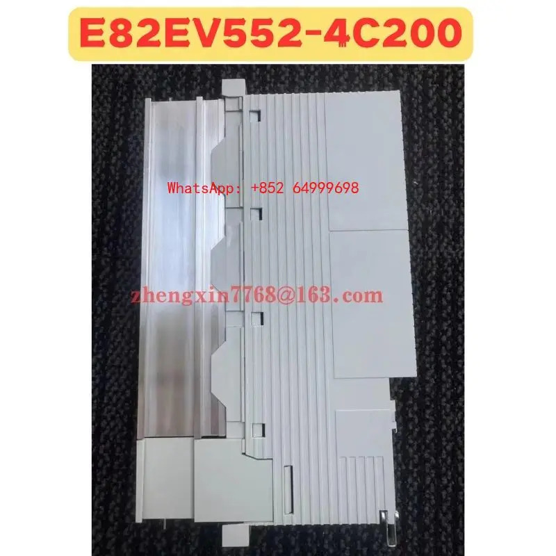 오리지널 E82EV552-4C200 주파수 변환기 E82EV552 4C200 E82EV552K4C200 신