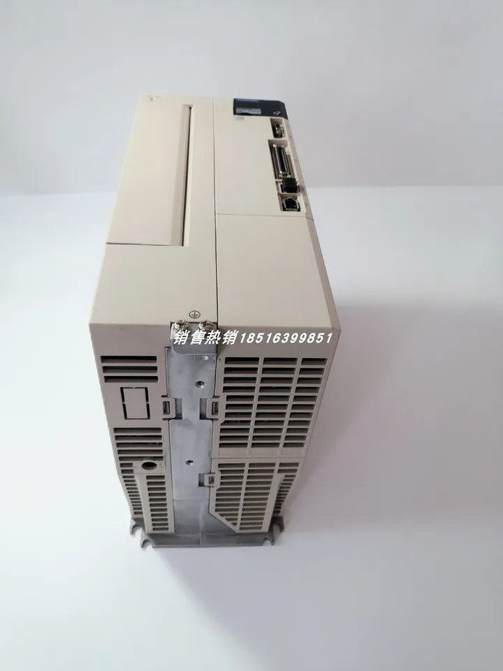 Yaskawa 드라이버 SGD7S-330A00A002 또는 SGD7S-330A00A 오리지널 협가능