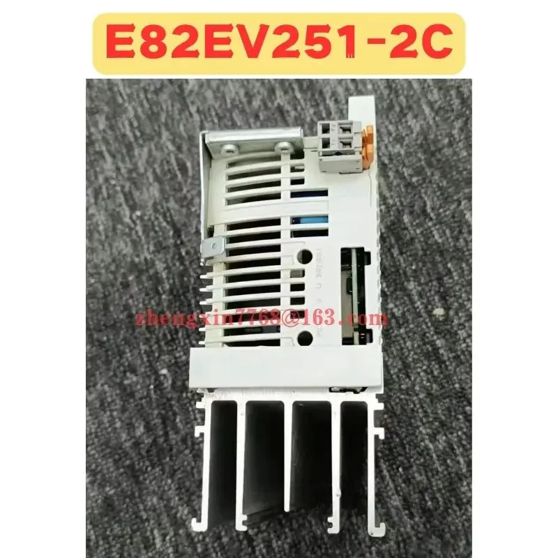 리퍼 주파수 변환기 E82EV251-2C 정상 기능 완료 E82EV251 2C