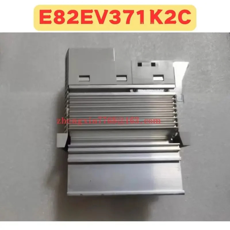 오리지널 E82EV371-2C 주파수 변환기 E82EV371K2C E82EV371 2C 신