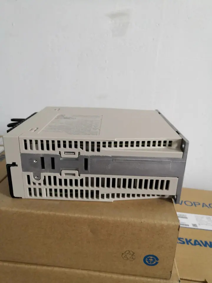 SGM호환7J-01A7C6E Yaskawa 서보 드라이브 오리지널 신