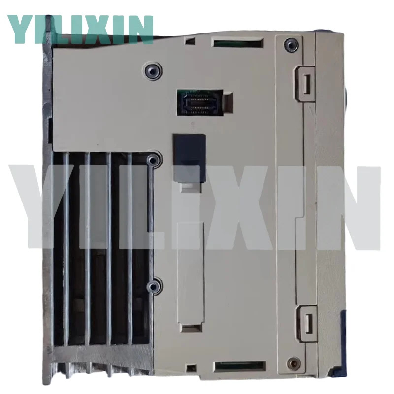 원본 SGD7S-1R6A00A002 모듈