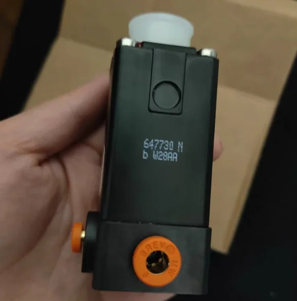 Burkert 솔레노이드 밸브 5330 C 2.5 FKM PS 0-10BAR 220-240V 50HZ 8W 00167638