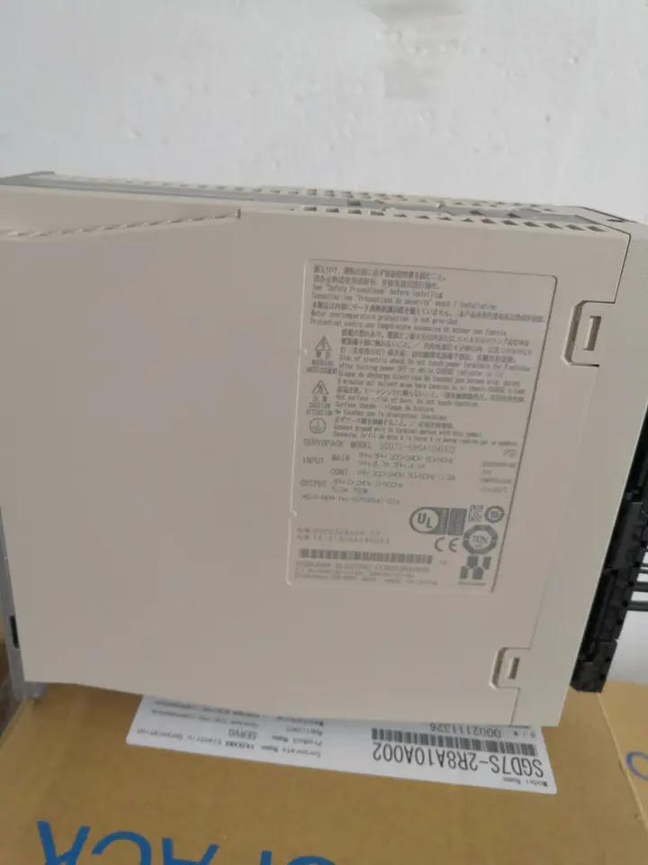 SGD7S-5R5A10A002 SGD7S-5R5A10A202 서보 드라이브 포장 공급1