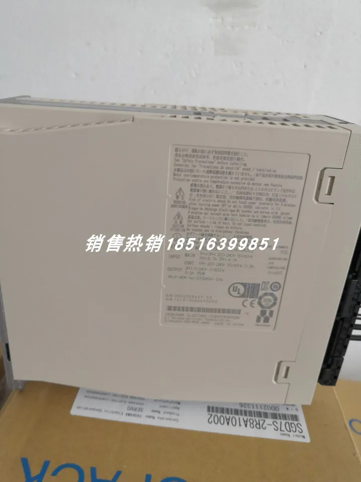 Yaskawa 서보 드라이브 포장 SGD7S-5RA00B202/SGD7S-5RA00A202